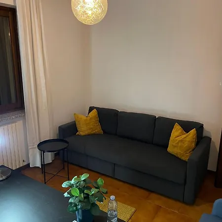 La Bella Vita Lakeview Apartment